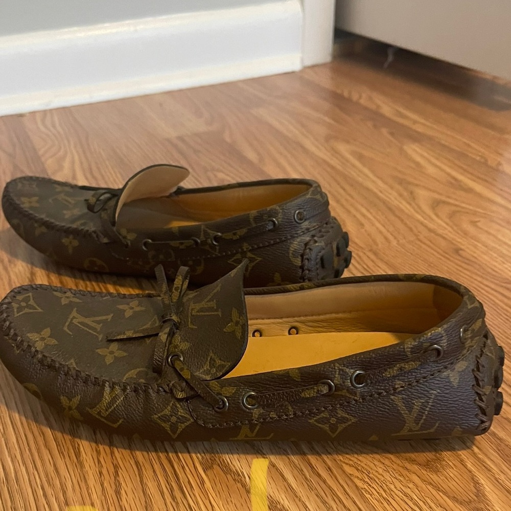 LV 8, in US 8.5